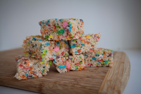 Unicorn Treats | a delightful spin on the traditional Rice Krispies treat from alaskaknitnat.com